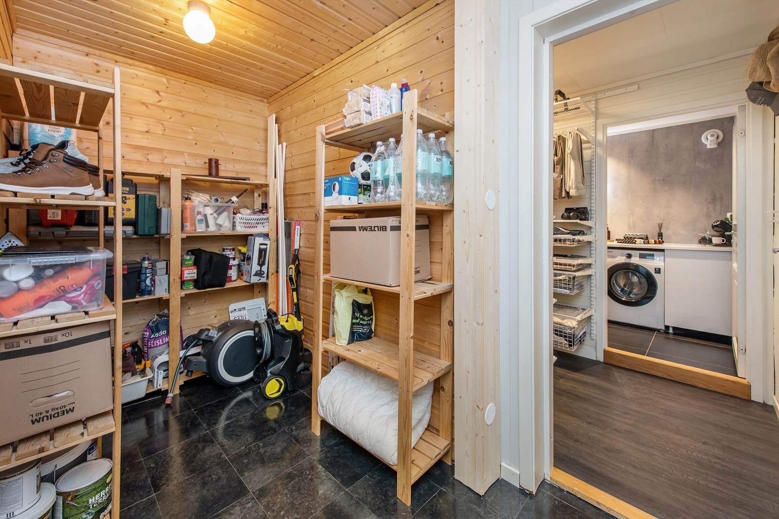 Praktisk bod med oppbevaringsplass. Galleribilde