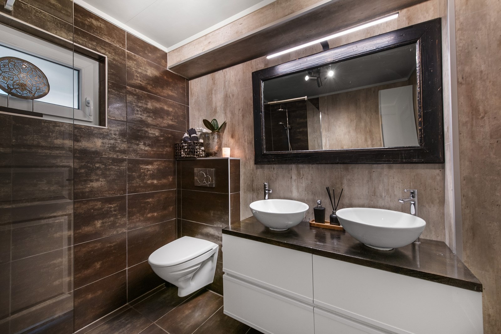 Stilrent bad med luksuriøs innredning. Galleribilde