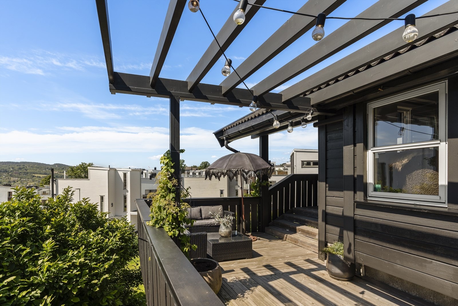 Stor plass til utemøbler. Galleribilde