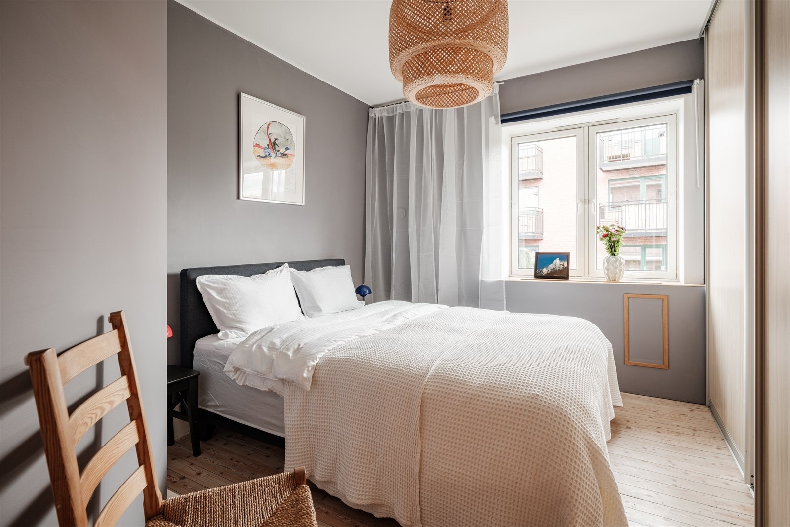 Soverom II er også av god størrelse med masse skapplass. Galleribilde