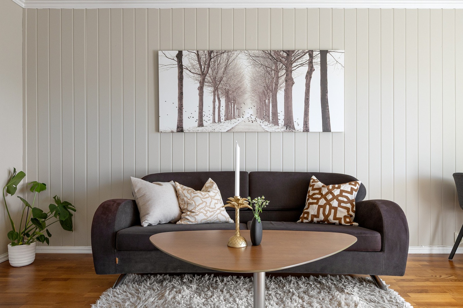 Boligen byr på god plass til alternativ sofamøblering. Galleribilde