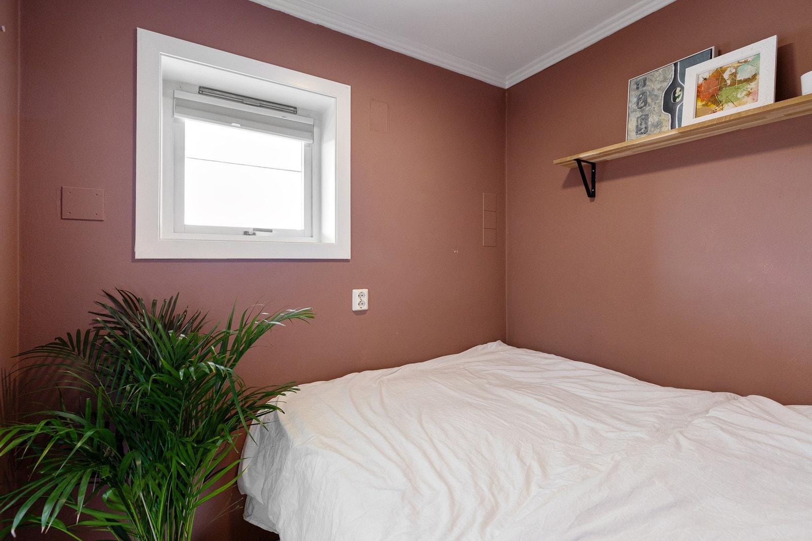 Rommet er innredet som soverom, men ikke godkjent soverom grunnet størrelsen er under 15 kubikkmeter. Galleribilde