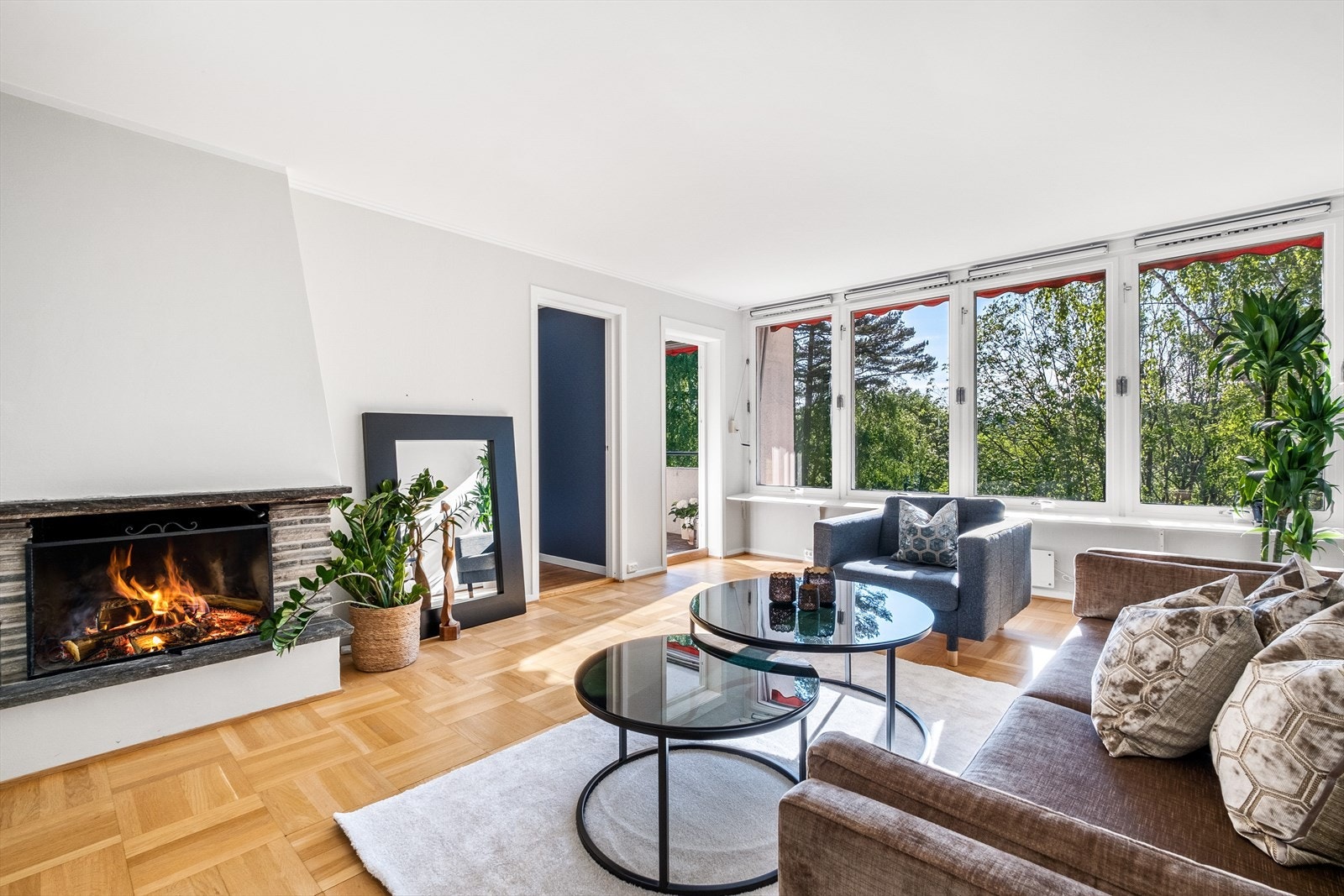 Tidsriktige farger er gjennomgående i hele leiligheten, som gir et stilrent uttrykk. Galleribilde