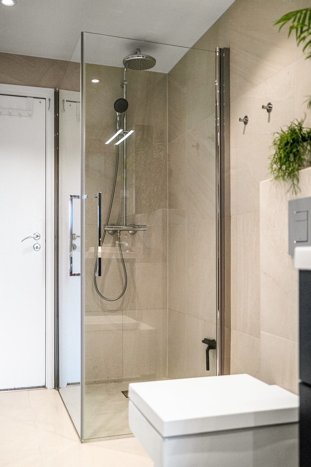 Badet har mekanisk avtrekk via avtrekksvifte. Galleribilde