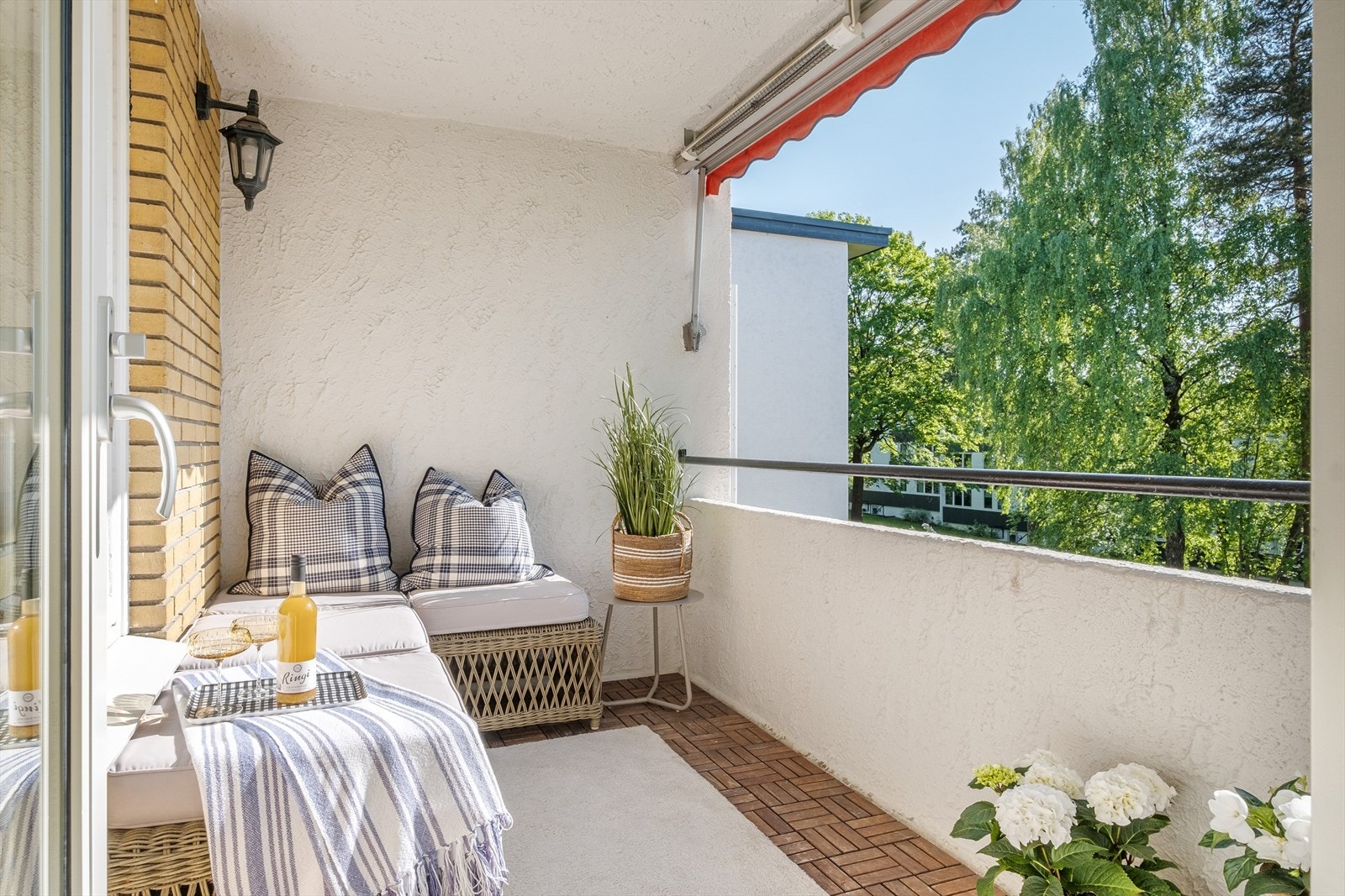 På balkongen er det god plass til utemøbler, blomster, grill e.l. Galleribilde