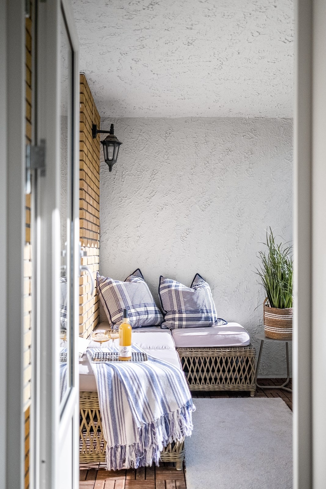 Fra stuen er det utgang til en hyggelig vestvendt balkong på ca. 6,1 kvm med gode solforhold. Galleribilde