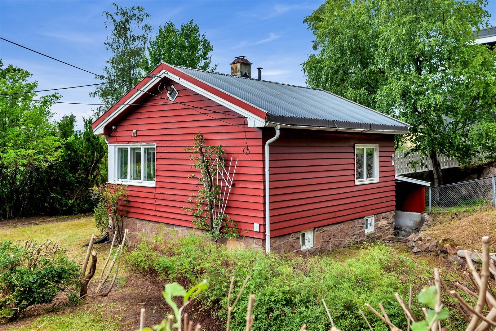 Denne eiendommen ligger i et rolig og ettertraktet nabolag i Grefsenåsen nord for Oslo. Galleribilde
