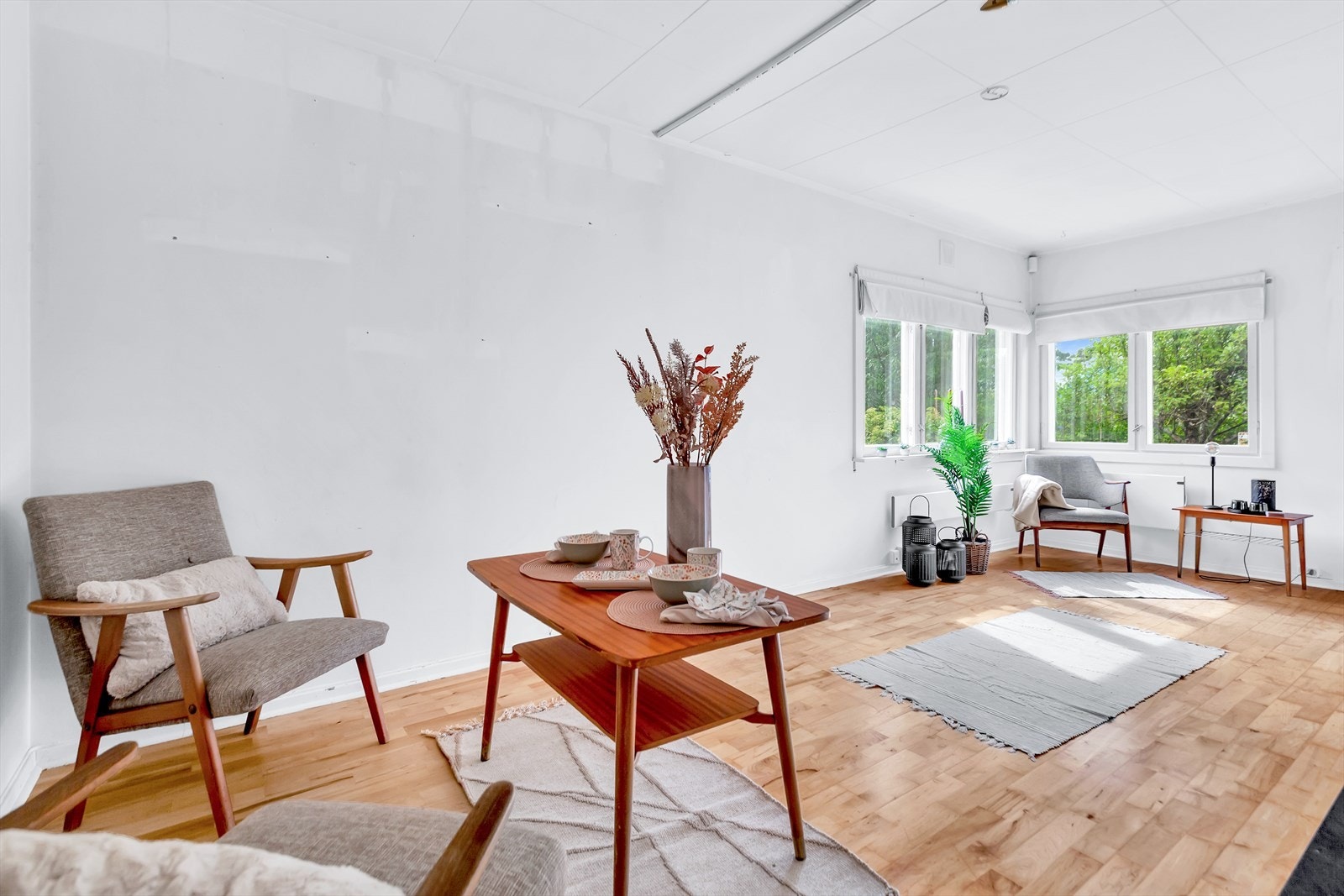 Stuen er av god størrelse og har plass til sittegruppe. Galleribilde