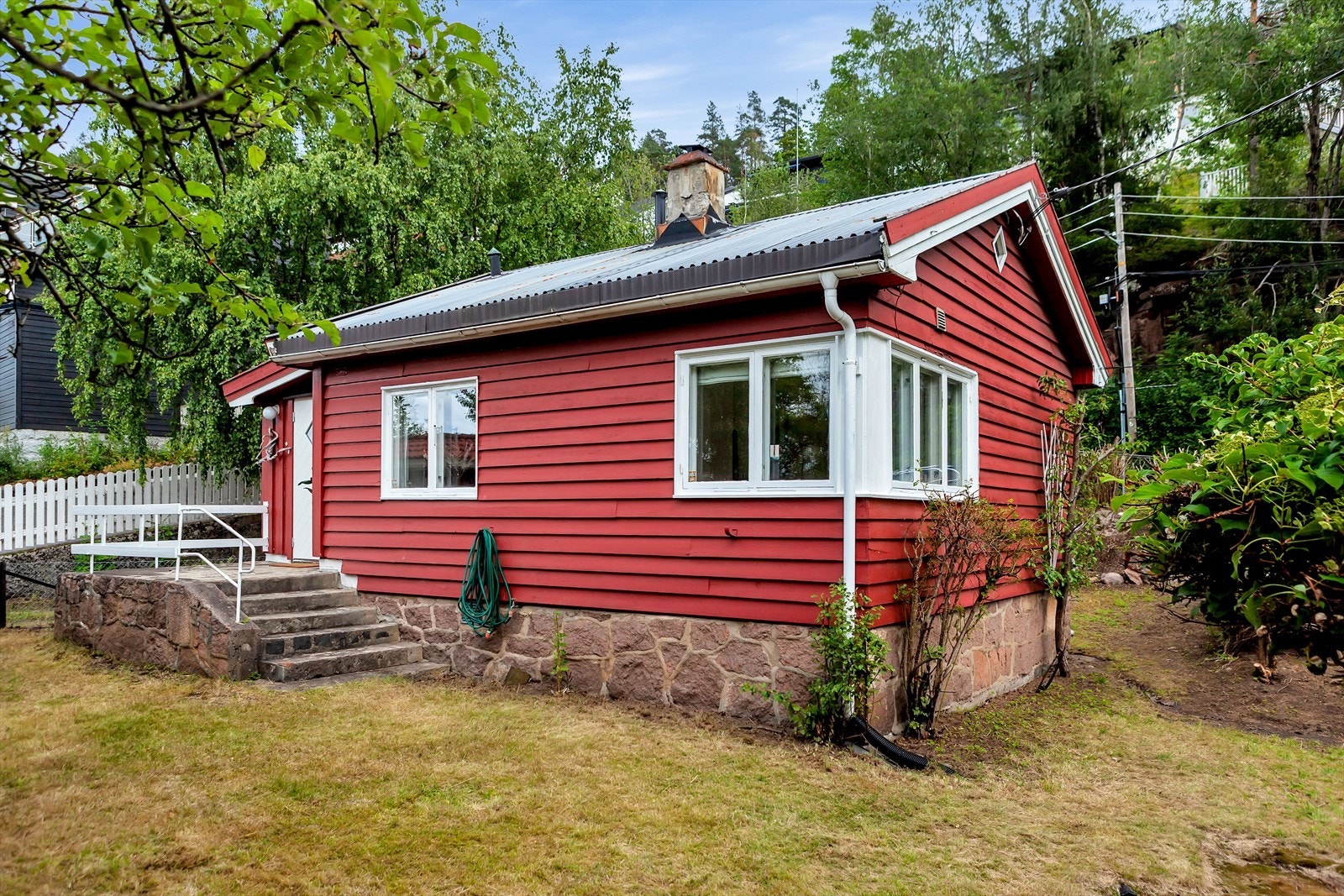 En unik mulighet for deg som ønsker å bygge nytt eller pusse opp en sjarmerende bolig. Galleribilde