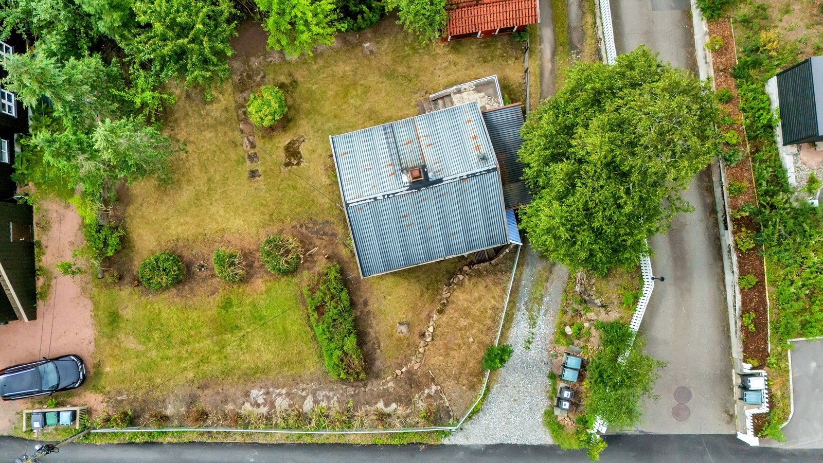 Det er godkjent å bygge tre etasjer, inkludert kjeller, med gesimshøyde på 6,5 m og mønehøyde på 8,5 m. Galleribilde