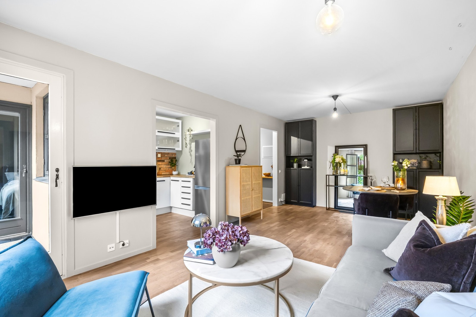 Leiligheten er malt i moderne fargetoner, her kan du flytte rett inn. Galleribilde