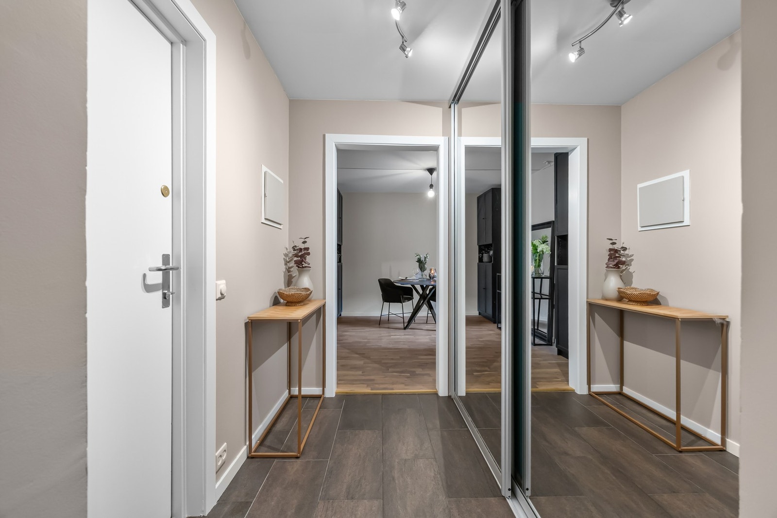 For ytterligere oppbevaring disponeres en kjellerbod på ca. 5kvm. Galleribilde