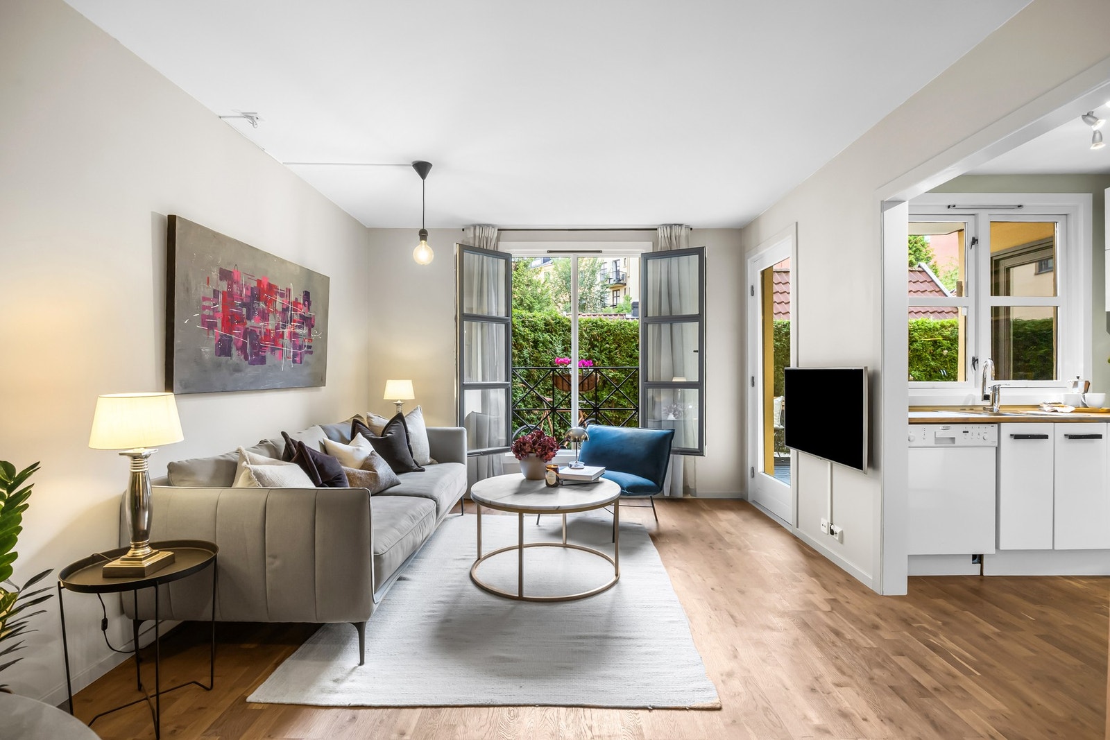 Leiligheten har en meget god planløsning med åpen stue-/kjøkkenløsning. Galleribilde