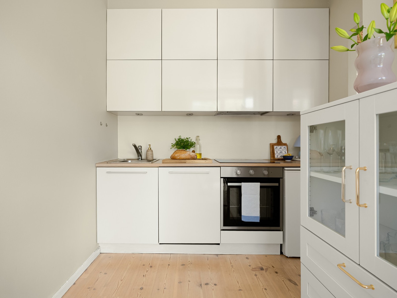 Delikat og tidløs kjøkkeninnredning fra italienske Aster i 2006. Galleribilde