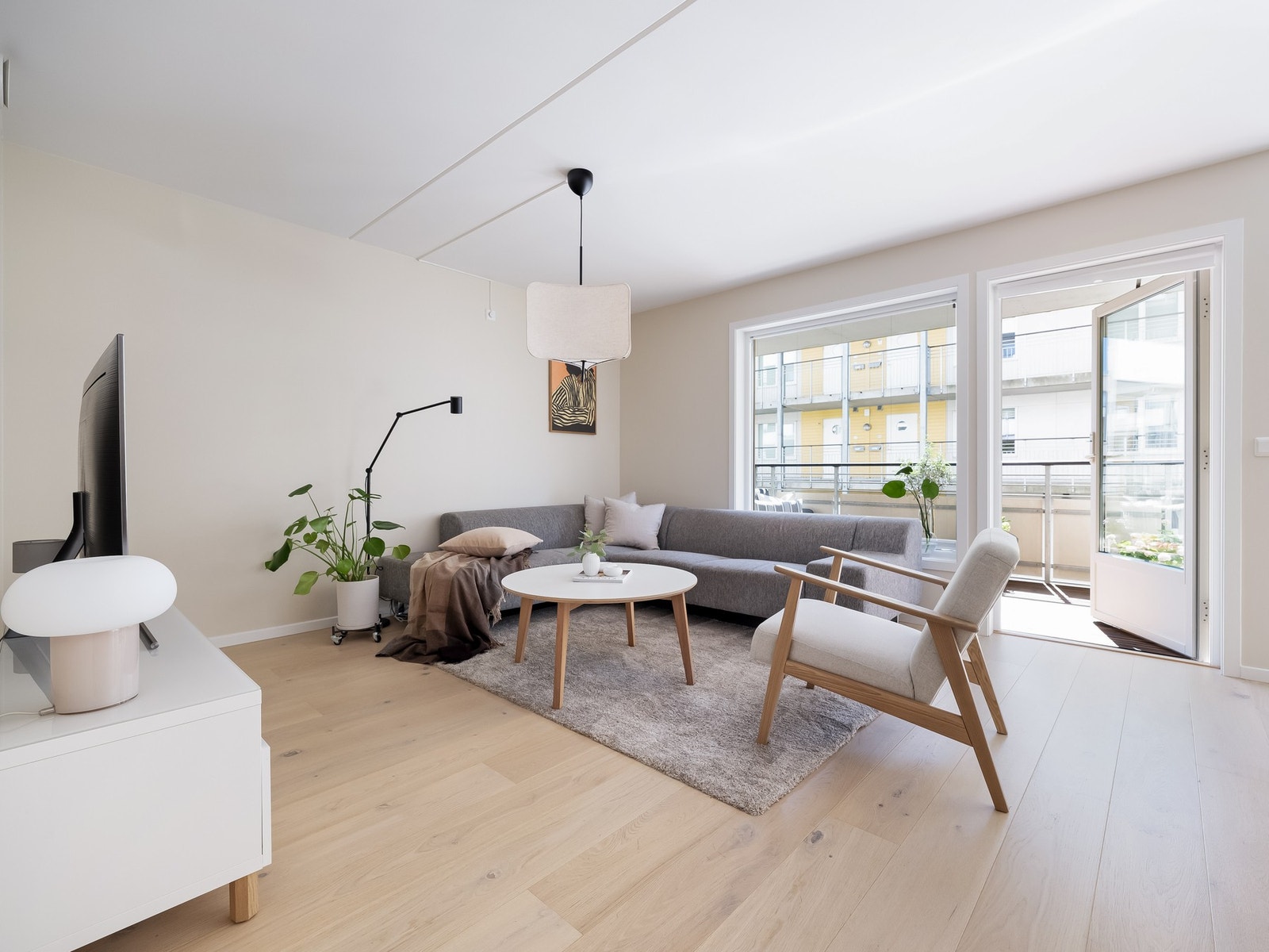 Leiligheten oppleves lys og luftig og bør oppleves! Galleribilde