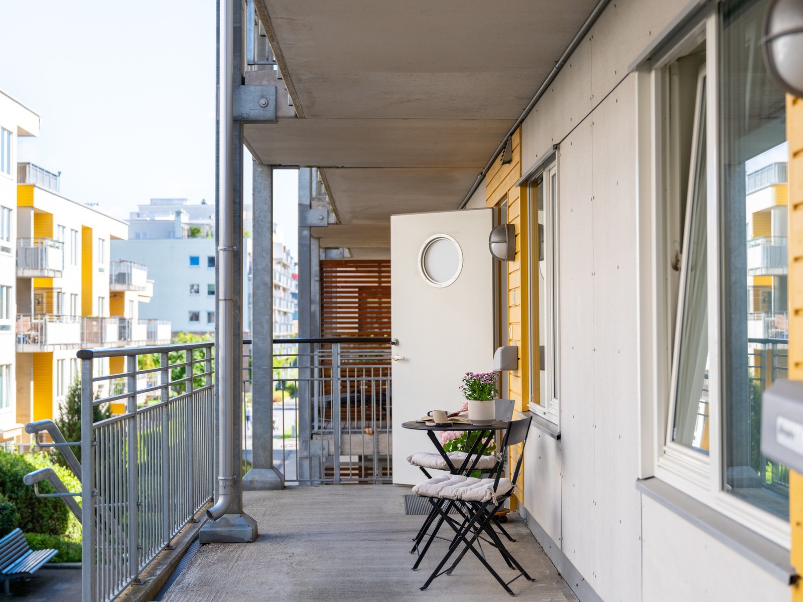 Eget hyggelig inngangsparti til leiligheten. Galleribilde