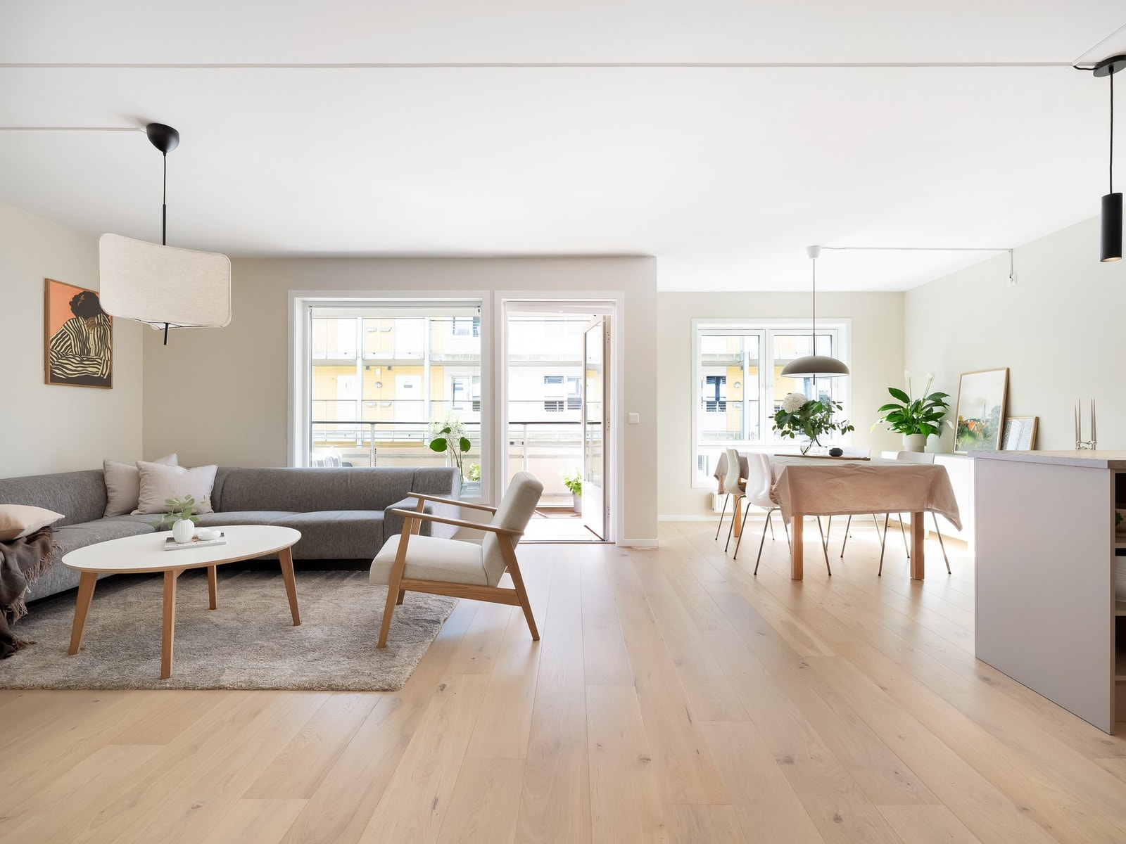 Jan Gunnar Grunden v/EIE har gleden av å presentere denne strøkne 3-roms leiligheten i Kanonhallveien 34J! Galleribilde