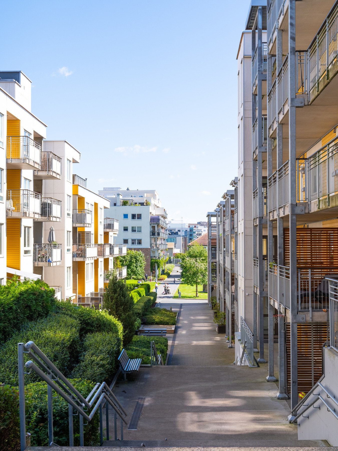 Området som omkranser boligen er bilfritt og grønt. Her går du også direkte til populære Løren park uten biltrafikk. Galleribilde