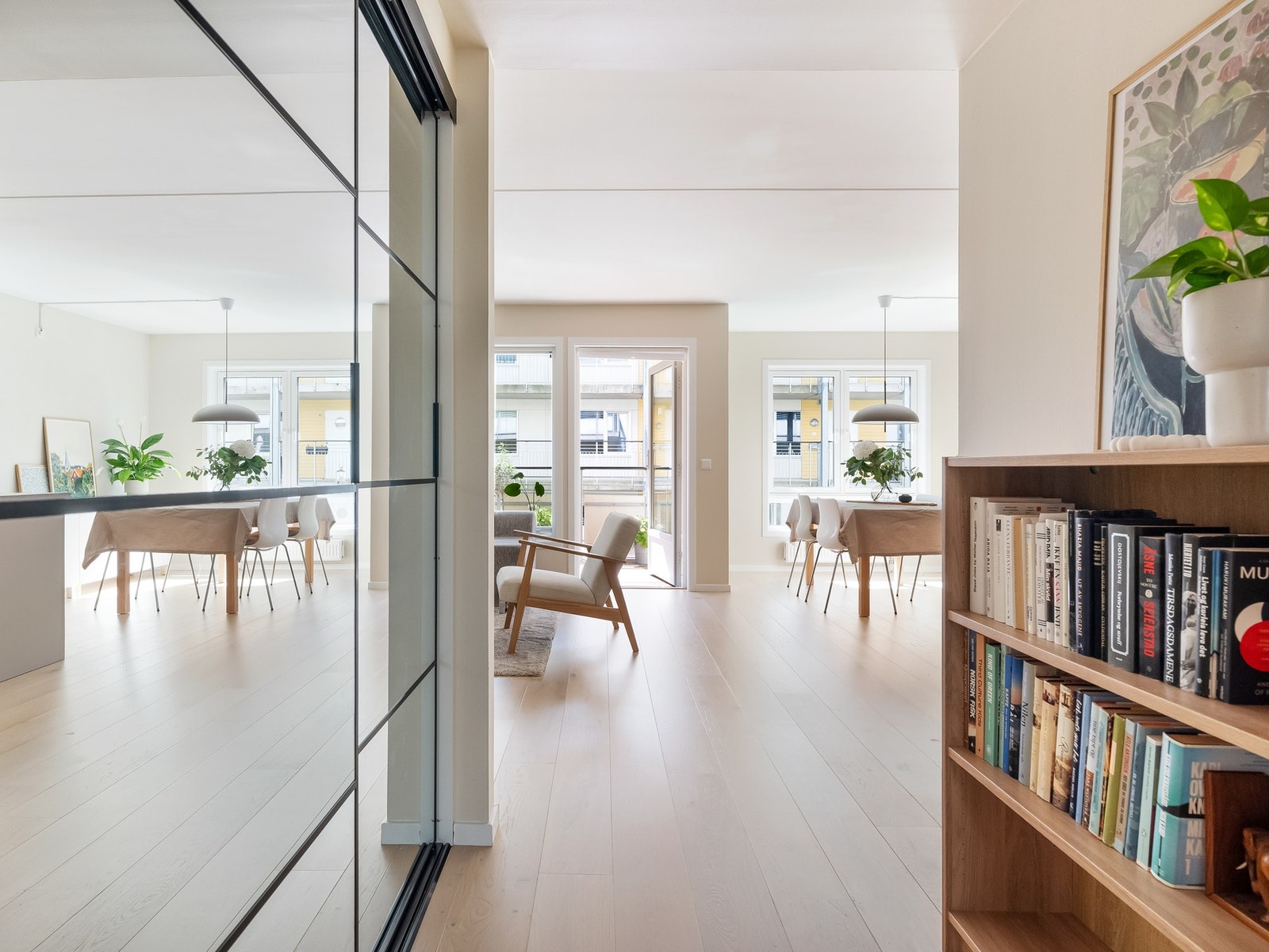 Det er på tide med en titt på leilighetens to fine soverom. Galleribilde