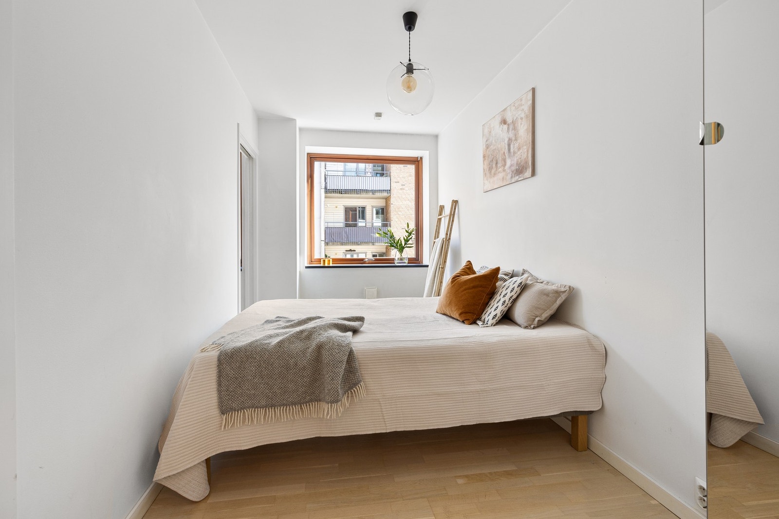 For å utnytte rommet optimalt er det 2 innganger til soverommet Galleribilde