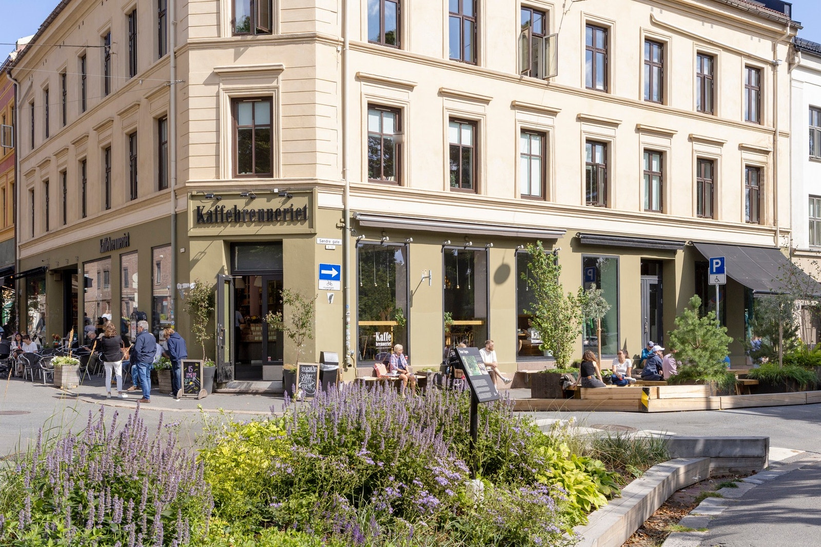 Leiligheten ligger ca 300 meter fra Markveien og Søndre gate som har flere populære spisesteder Galleribilde