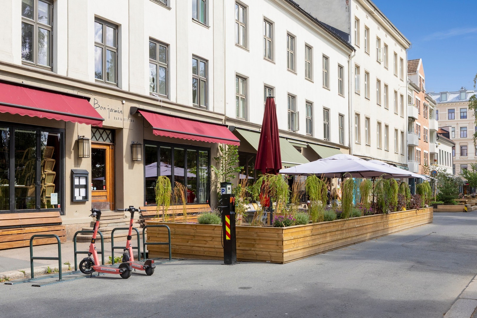 Søndre gate er blitt miljøgate med utvidet uteservering i gaten Galleribilde