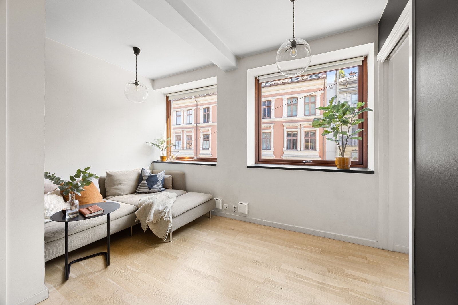 Velkommen til denne unike 3-roms eller 2-roms + godkjent hybel Galleribilde