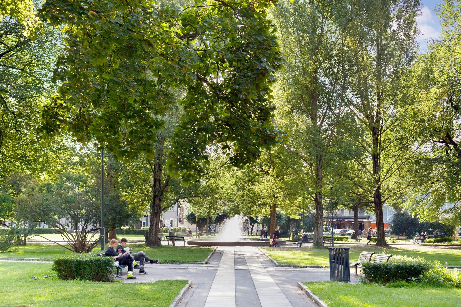 Olaf Ryes plass er sentrum av løkka og byr på park, spisesteder og konsertsenen på Parkteateret Galleribilde