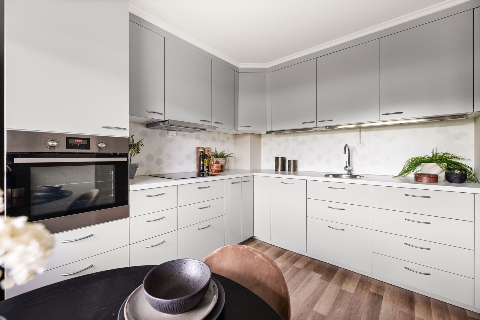 God benk- og skapplass Galleribilde