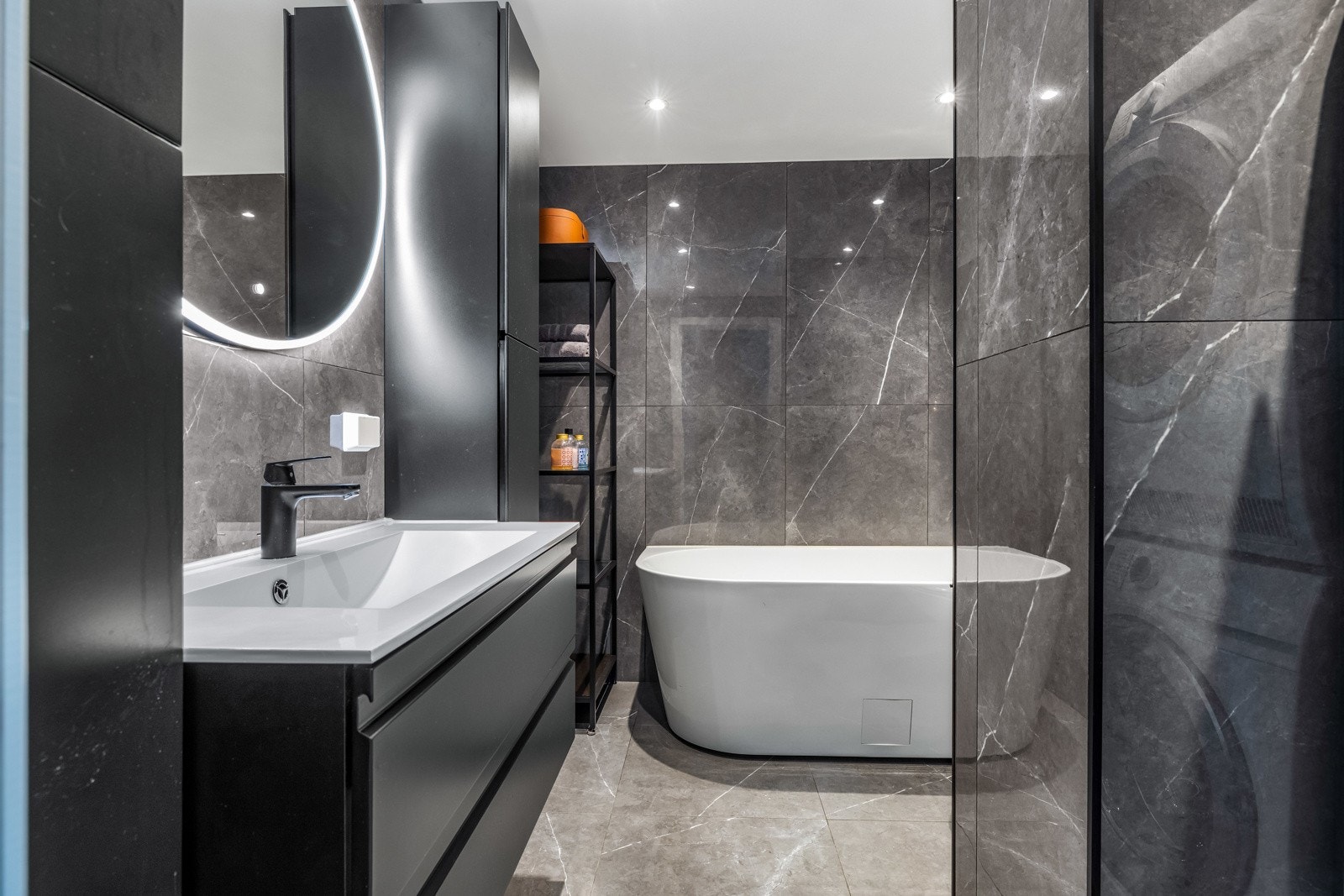 Badet ble totaloppusset i 2022 og fremstår som et rålekkert og delikat baderom som virkelig gir en god start på dagen. Galleribilde