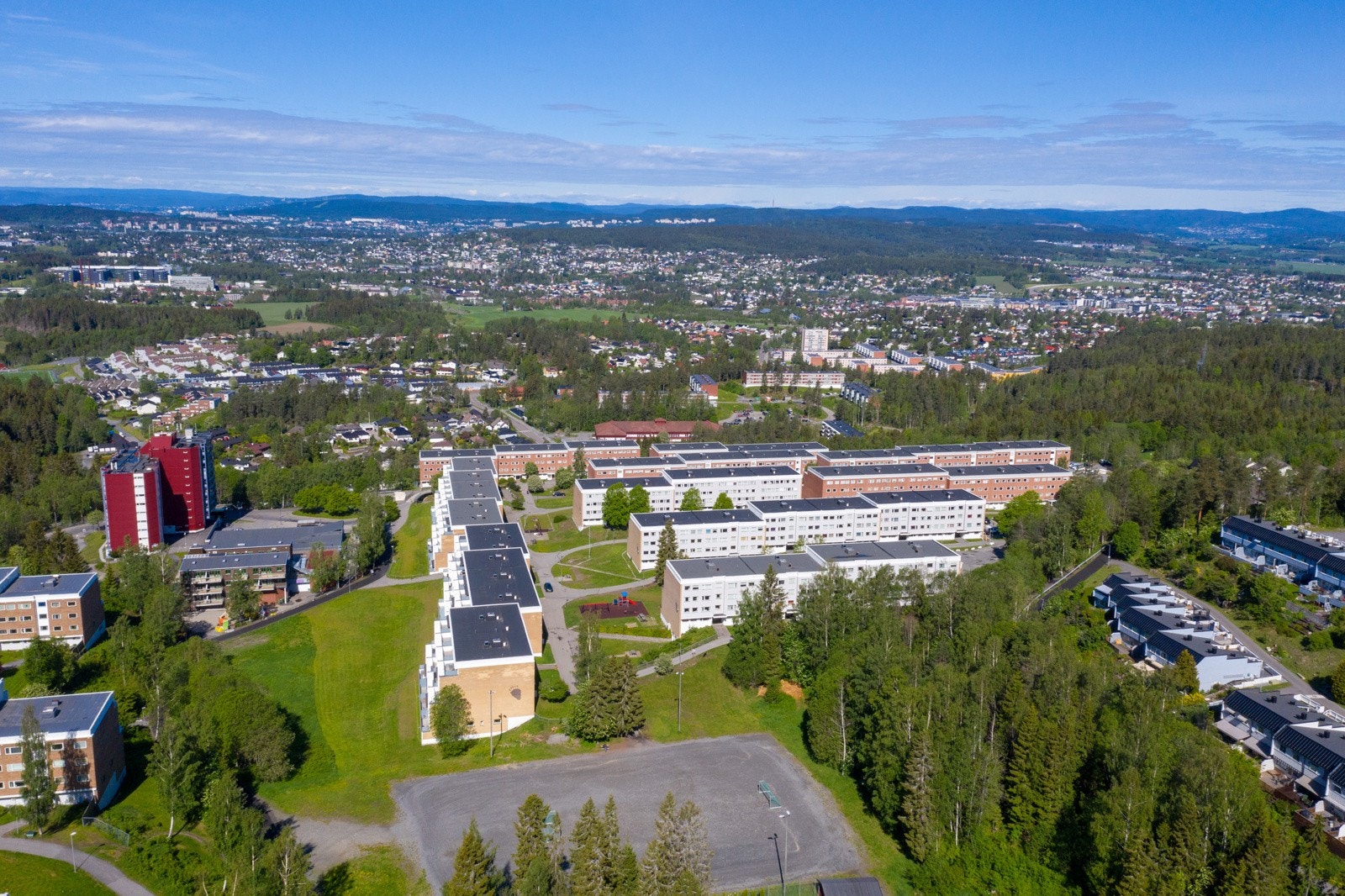 Området er spesielt kjent for den gode markatilgangen med flotte turstier, løypenett og friluftsliv som ligger "rett utenfor døren". Galleribilde