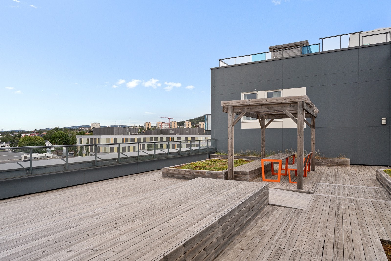 Stor felles takterrasse med svært gode solforhold. Galleribilde
