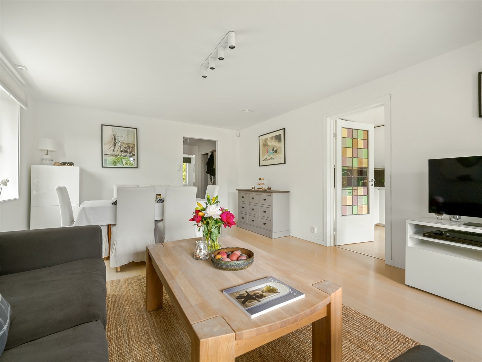 Her ligger alt til rette for å nyte en hyggelig kveld med familie og venner. Galleribilde
