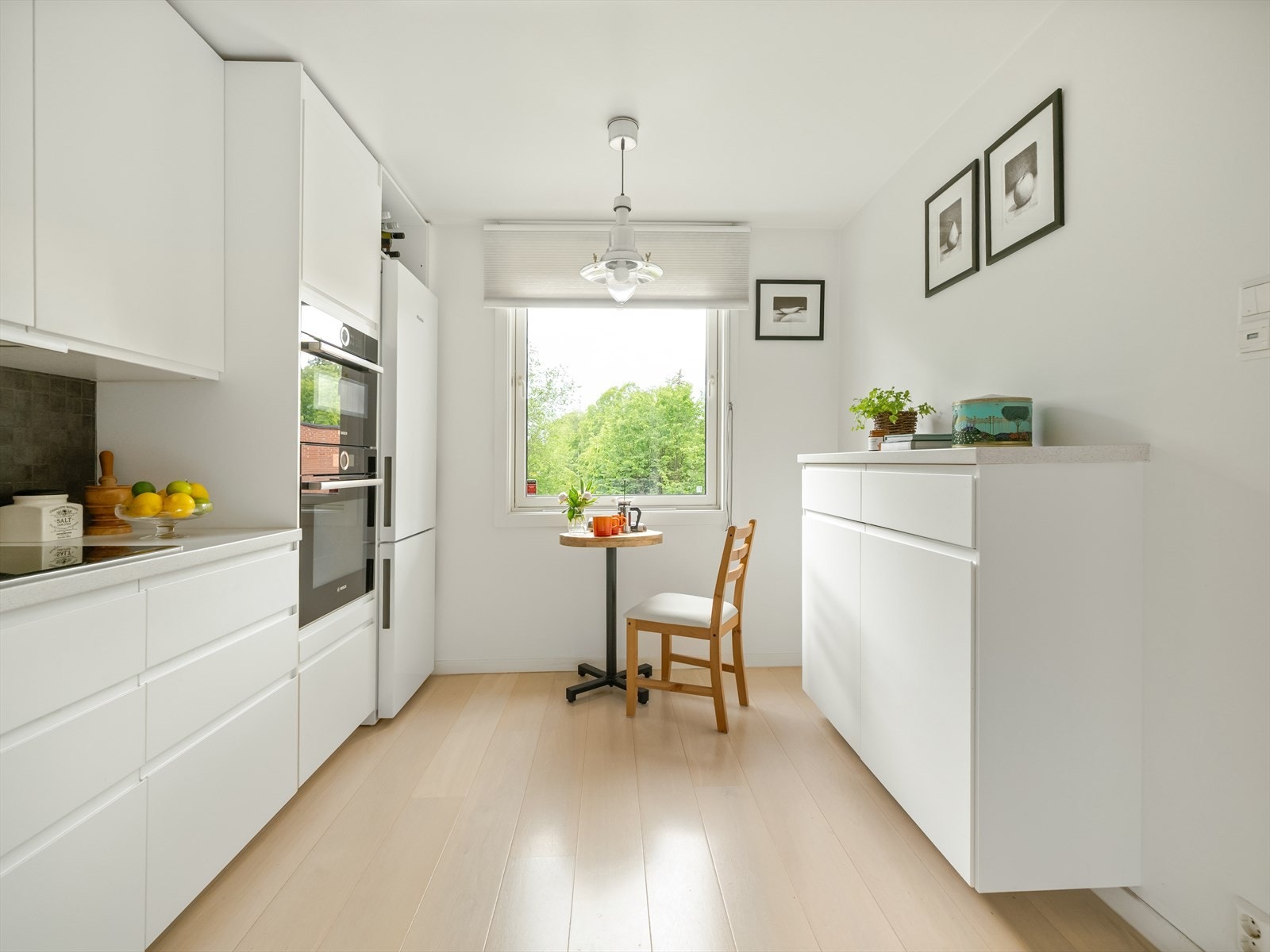 Det er også plass til å innrede med et trivelig frokostbord på kjøkkenet. Galleribilde
