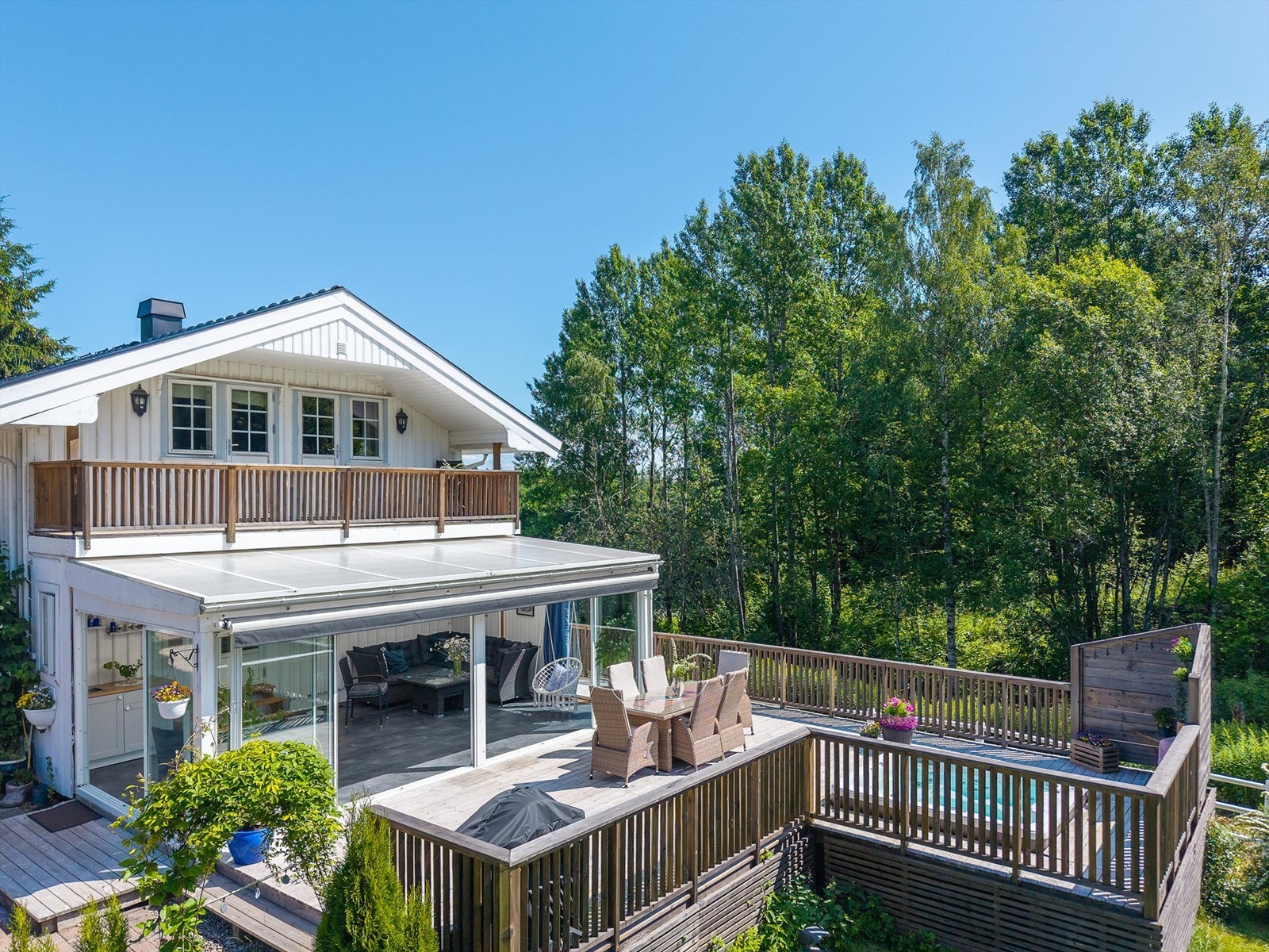 Fasade/terrasseområde Galleribilde