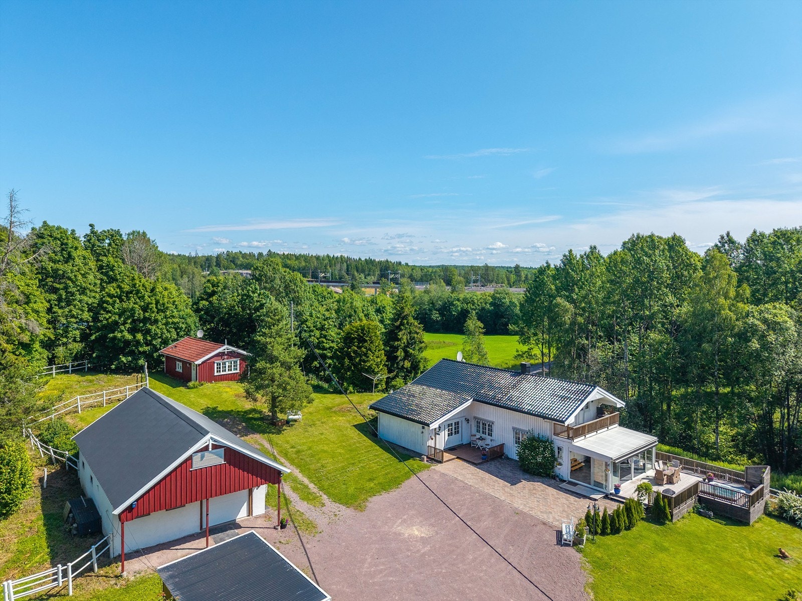 Solerødveien 265 har en solrik beliggenhet på Adal Galleribilde