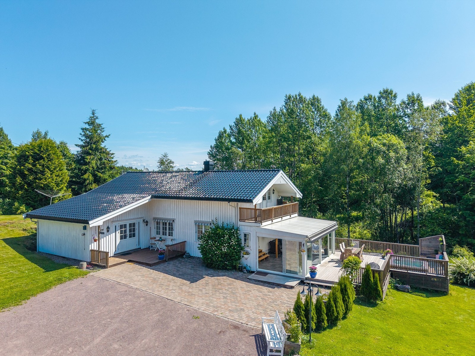 Flotte uteområder. Stilfullt med glassert taksten. Galleribilde