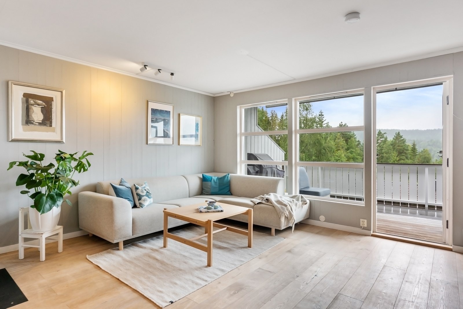 Salong har god plass for hjørnesofa Galleribilde