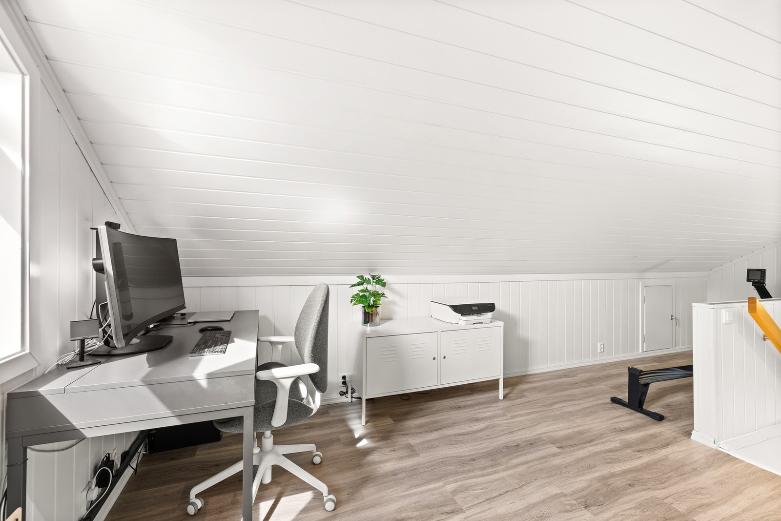 Det er ca. 16,5 m² lagringsplass i kneveggene. Galleribilde