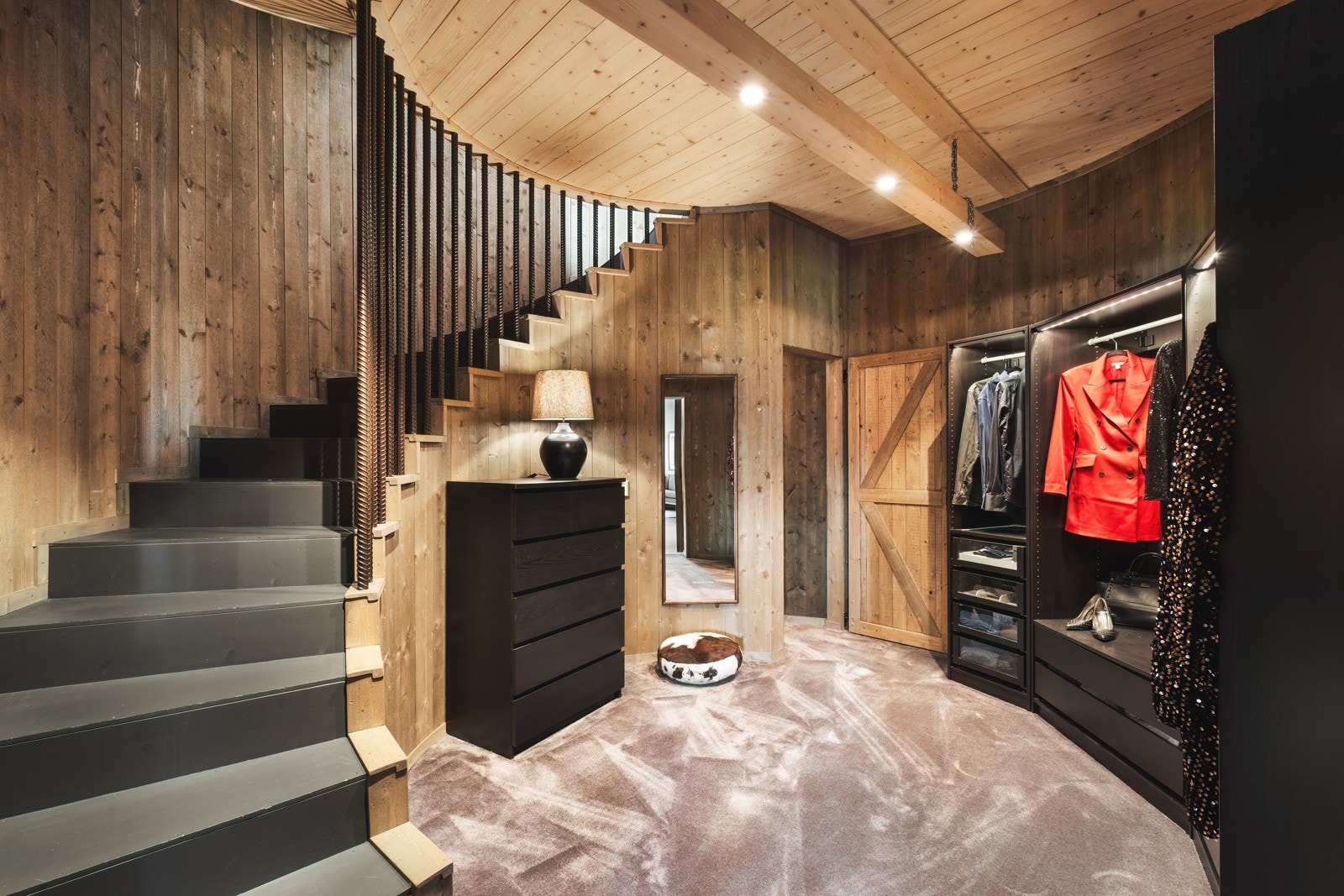 Walkin garderobe. Galleribilde