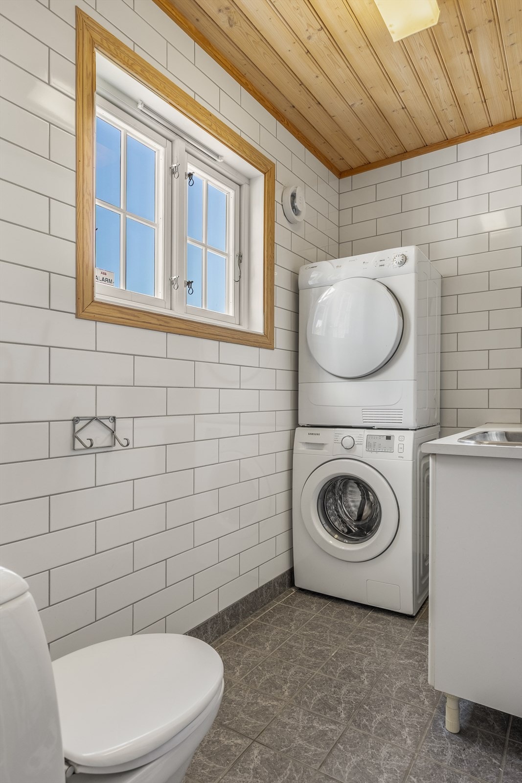 Vaskerom/toalettrom i 1. etasje med opplegg for vask/tørk Galleribilde