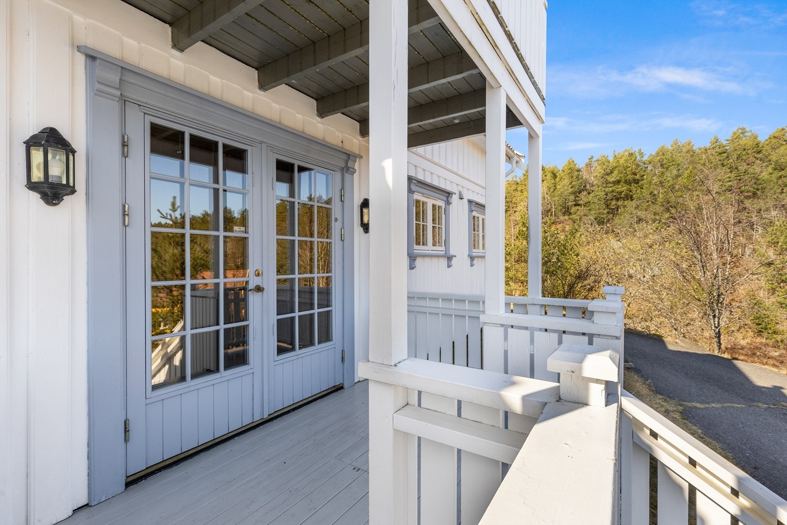 Inngangsparti med overbygd tak Galleribilde