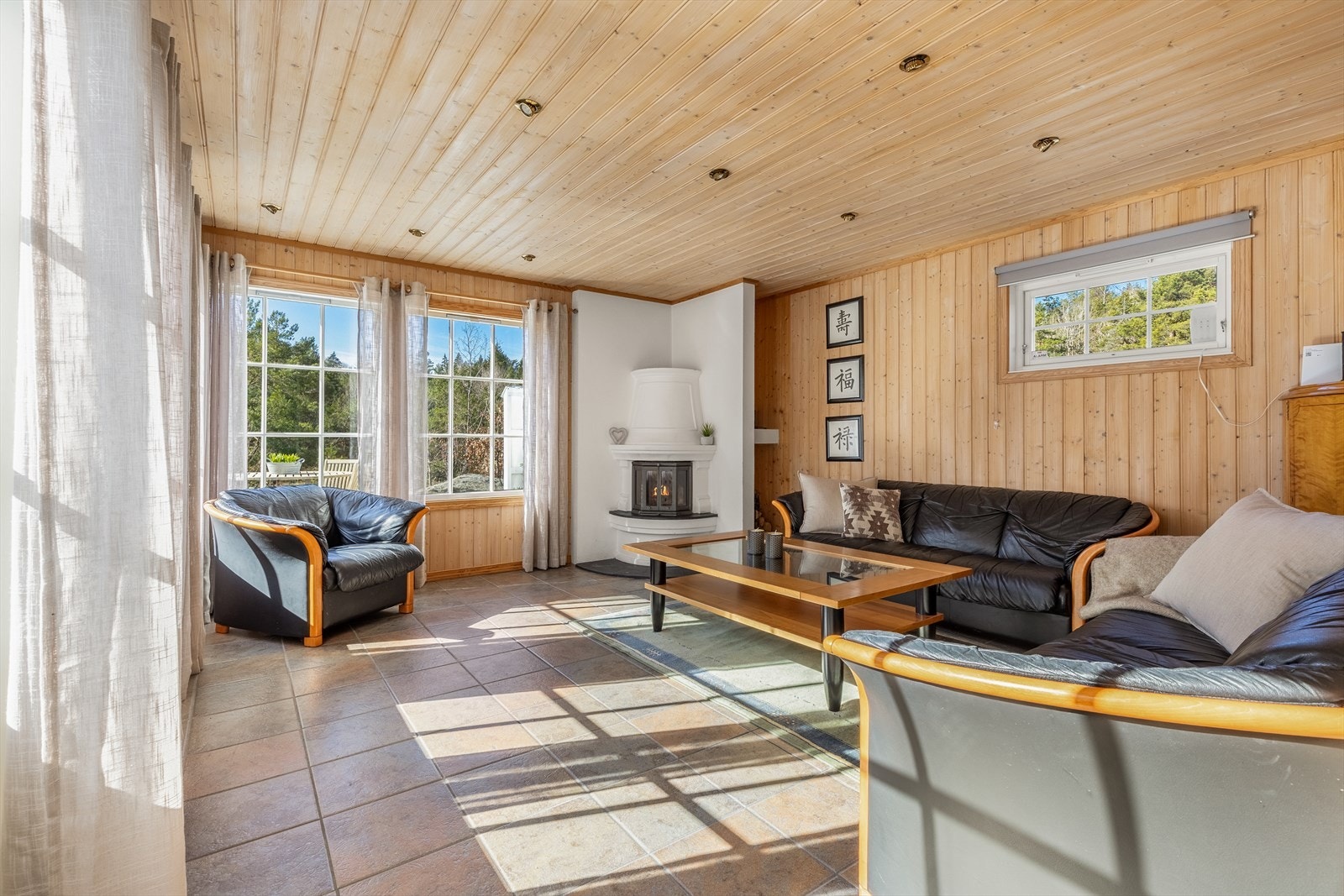 Stue med peisovn Galleribilde