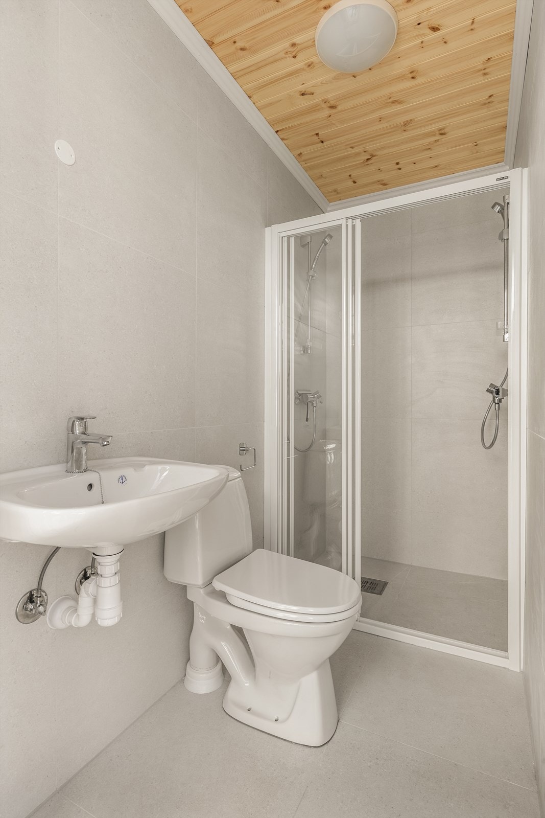 Bad med utvendig adkomst på terrassen Galleribilde