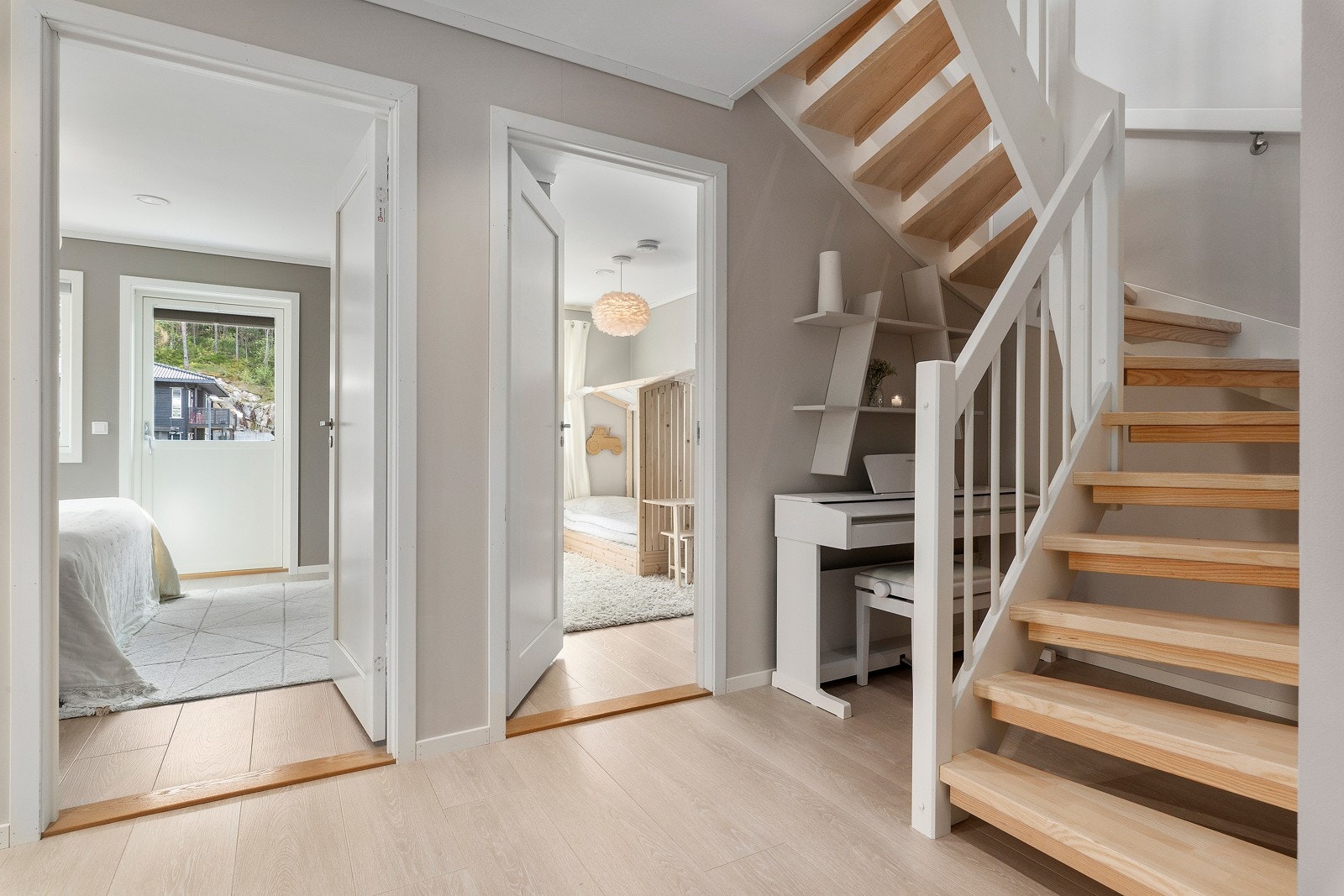 Det er installert smarthus-løsning fra Futurehome i boligen. Galleribilde