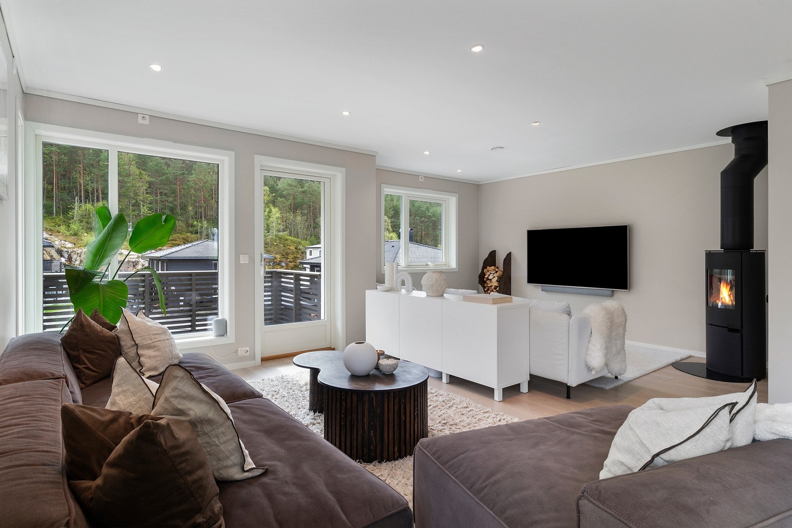 Proaktiv Eiendomsmegling v/ Jon Kristian Valderhaug Røsok har gleden av å presentere Rosendalsvegen 17B. Galleribilde