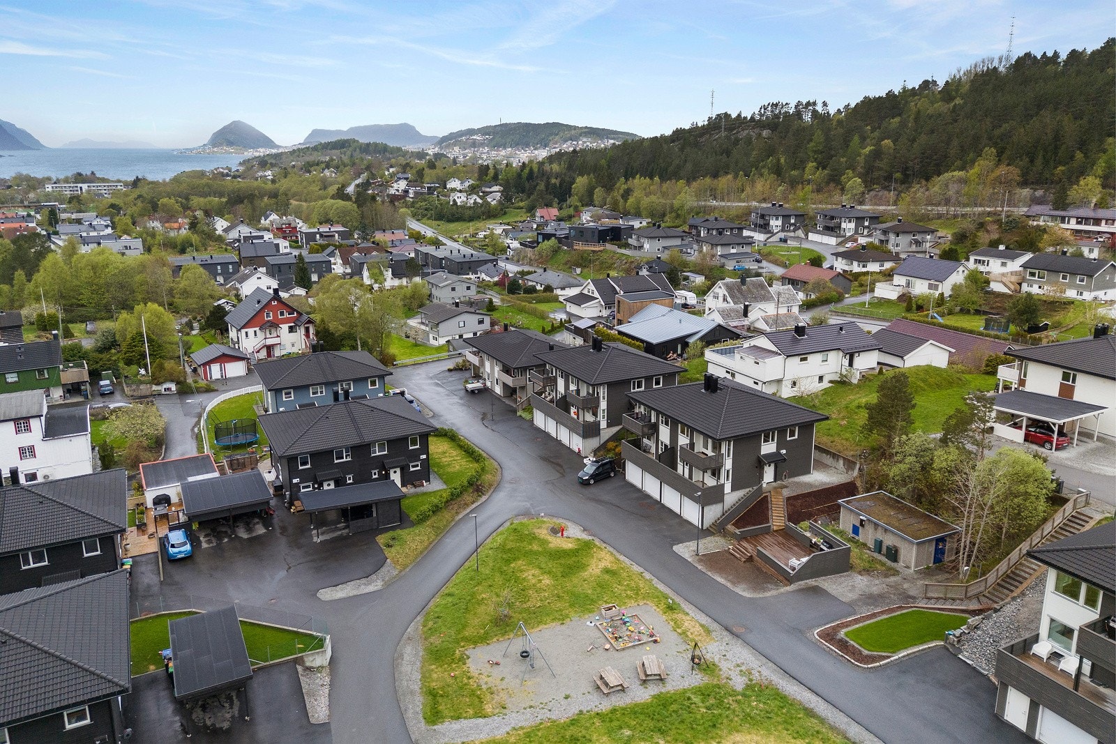 Tilsvarende er det cirka fem minutter til Ratvika Stadion med sitt aktivitetstilbud. Hjem bør man nok beregne ti minutter. Galleribilde