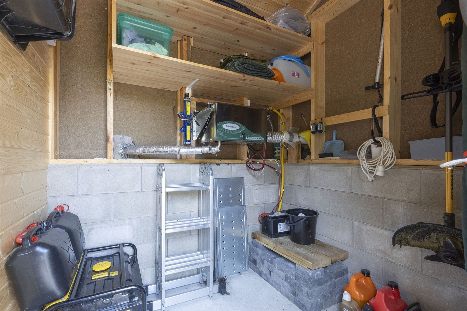 Teknisk rom og egen bod i pumpehuset. Galleribilde