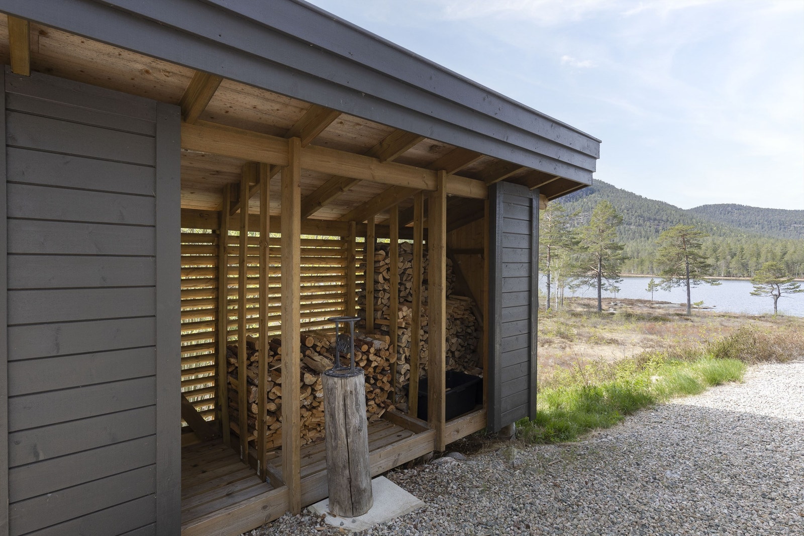 Vedskjul Galleribilde