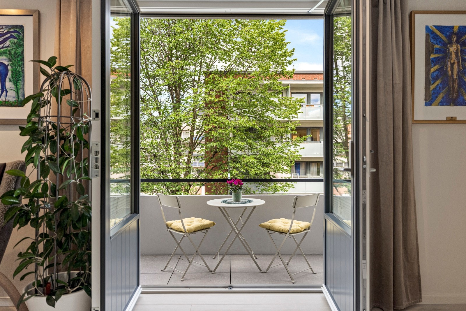 Balkong og fasade ble rehabilitert vår 2025. Galleribilde